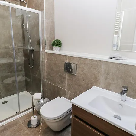 Crane Field Laithe * Airton