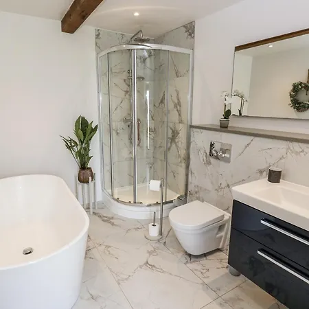 Crane Field Laithe بيت للعطل Airton