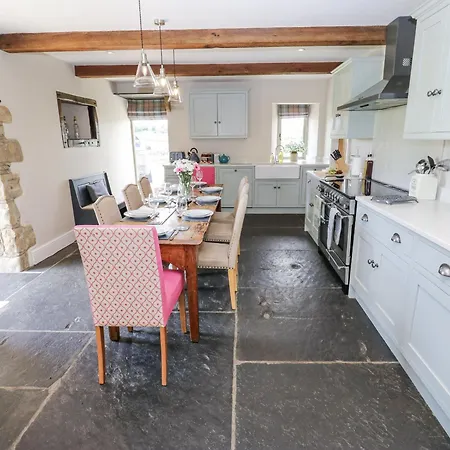 بيت للعطل Crane Field Laithe