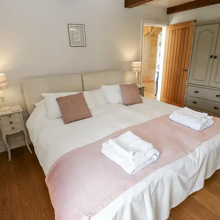 Crane Field Laithe * Airton