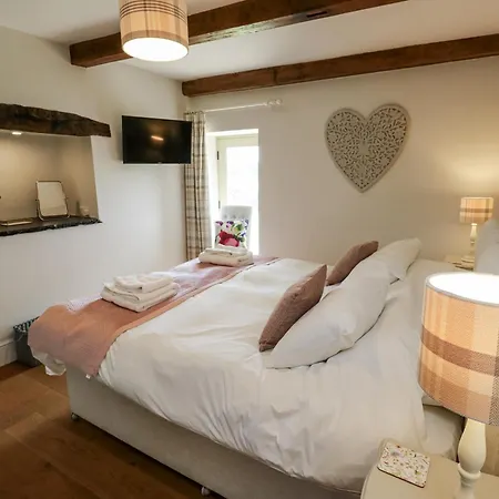 Crane Field Laithe Airton