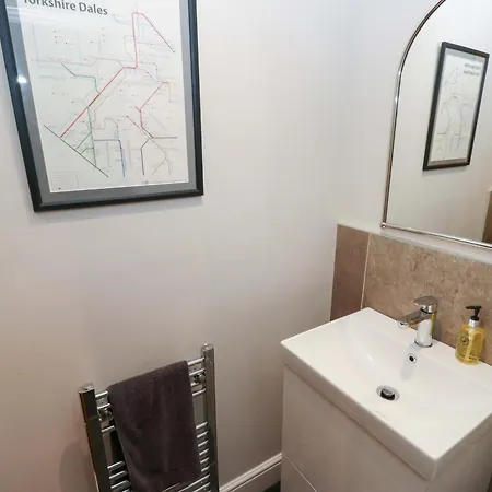 Crane Field Laithe * Airton